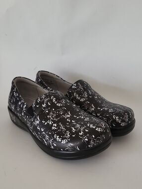 Alegria Keli Professional Slip On Grey Gardens Floral Nursing Clogs Size 39